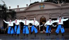 Foto de la galería: Festejo popular por el 130 aniversario de la Casa de Gobierno