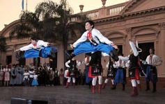 Foto de la galería: Festejo popular por el 130 aniversario de la Casa de Gobierno