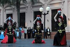 Foto de la galería: Festejo popular por el 130 aniversario de la Casa de Gobierno