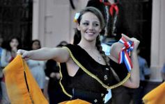 Foto de la galería: Festejo popular por el 130 aniversario de la Casa de Gobierno