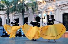Foto de la galería: Festejo popular por el 130 aniversario de la Casa de Gobierno