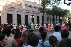 Foto de la galería: Festejo popular por el 130 aniversario de la Casa de Gobierno