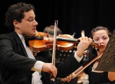 Foto de la galería: El teatro Lírico inició la temporada 2013 con la presentación de la Orquesta de Cámara del Centro de Conocimiento