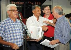 Foto de la galería: Acto de reconocimiento a dirigentes del básquetbol misionero