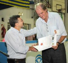 Foto de la galería: Acto de reconocimiento a dirigentes del básquetbol misionero