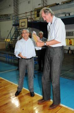 Foto de la galería: Acto de reconocimiento a dirigentes del básquetbol misionero