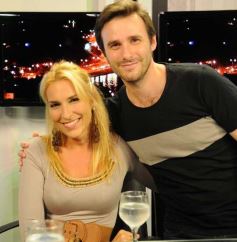 Foto de la galería: En Red, Al Final del Día y Asuntos Importantes