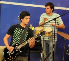 Foto de la galería: En Red, Al Final del Día y Asuntos Importantes