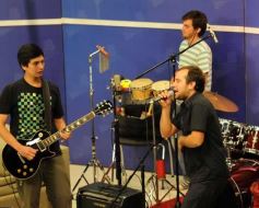 Foto de la galería: En Red, Al Final del Día y Asuntos Importantes