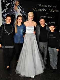 Foto de la galería: Desfile solidario con Ingrid Grudke en el club Oberá Tenis Club