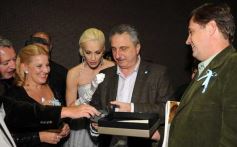 Foto de la galería: Desfile solidario con Ingrid Grudke en el club Oberá Tenis Club