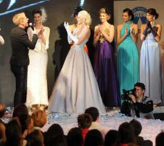 Foto de la galería: Desfile solidario con Ingrid Grudke en el club Oberá Tenis Club