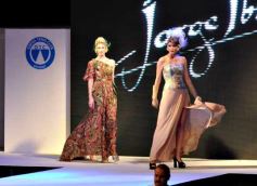 Foto de la galería: Desfile solidario con Ingrid Grudke en el club Oberá Tenis Club