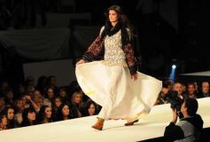 Foto de la galería: Desfile solidario con Ingrid Grudke en el club Oberá Tenis Club