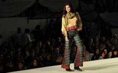 Foto de la galería: Desfile solidario con Ingrid Grudke en el club Oberá Tenis Club