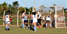 Foto de la galería: Capri se quedó con el título al vencer por 3-1 a Educación en la definición de Damas Mayores