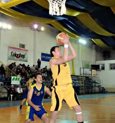 Foto de la galería: Tirica venció a Mitre como visitante por 68-65 y recuperó la ventaja