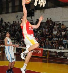 Foto de la galería: Tokio sacó la primera ventaja