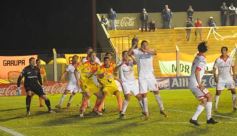 Foto de la galería: Crucero del Norte 1-Huracán de Parque Patricios 0