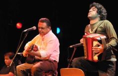 Foto de la galería: Espectáculo de primer nivel de los Hermanos Brítez y Mario Bofil en el auditorium del Montoya