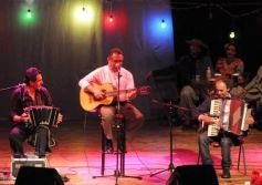 Foto de la galería: Espectáculo de primer nivel de los Hermanos Brítez y Mario Bofil en el auditorium del Montoya