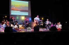 Foto de la galería: Espectáculo de primer nivel de los Hermanos Brítez y Mario Bofil en el auditorium del Montoya