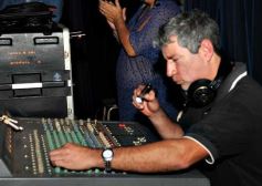 Foto de la galería: Espectáculo de primer nivel de los Hermanos Brítez y Mario Bofil en el auditorium del Montoya