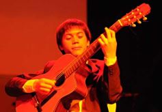 Foto de la galería: Espectáculo de primer nivel de los Hermanos Brítez y Mario Bofil en el auditorium del Montoya