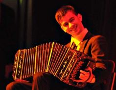 Foto de la galería: Espectáculo de primer nivel de los Hermanos Brítez y Mario Bofil en el auditorium del Montoya
