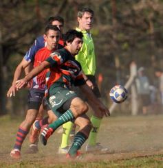 Foto de la galería: Centro se quedó con el clásico ante Lomas