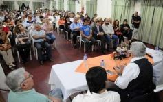 Foto de la galería: Jorge Asís disertó sobre política nacional e internacional en el Club Sarmiento de Posadas