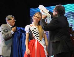 Foto de la galería: Natalia Burgen de la colectividad suiza es la nueva Reina de la Fiesta Nacional del Inmigrante