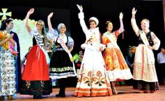 Foto de la galería: Natalia Burgen de la colectividad suiza es la nueva Reina de la Fiesta Nacional del Inmigrante