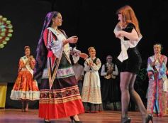 Foto de la galería: Natalia Burgen de la colectividad suiza es la nueva Reina de la Fiesta Nacional del Inmigrante