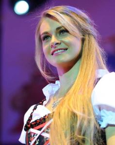 Foto de la galería: Natalia Burgen de la colectividad suiza es la nueva Reina de la Fiesta Nacional del Inmigrante