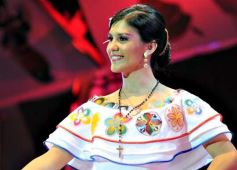 Foto de la galería: Natalia Burgen de la colectividad suiza es la nueva Reina de la Fiesta Nacional del Inmigrante