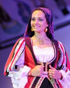 Foto de la galería: Natalia Burgen de la colectividad suiza es la nueva Reina de la Fiesta Nacional del Inmigrante