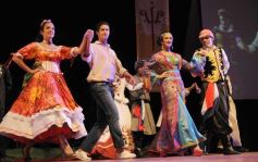 Foto de la galería: Natalia Burgen de la colectividad suiza es la nueva Reina de la Fiesta Nacional del Inmigrante