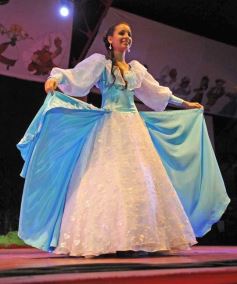 Foto de la galería: Natalia Burgen de la colectividad suiza es la nueva Reina de la Fiesta Nacional del Inmigrante