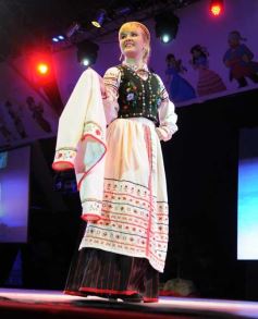 Foto de la galería: Natalia Burgen de la colectividad suiza es la nueva Reina de la Fiesta Nacional del Inmigrante