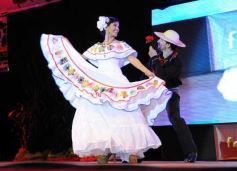 Foto de la galería: Natalia Burgen de la colectividad suiza es la nueva Reina de la Fiesta Nacional del Inmigrante