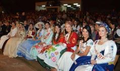 Foto de la galería: Desfile inaugural de la XXXIV Fiesta Nacional del Inmigrante