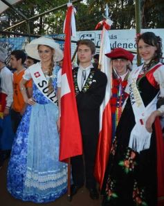 Foto de la galería: Desfile inaugural de la XXXIV Fiesta Nacional del Inmigrante