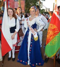 Foto de la galería: Desfile inaugural de la XXXIV Fiesta Nacional del Inmigrante