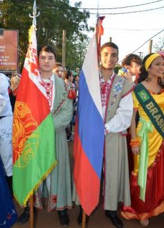 Foto de la galería: Desfile inaugural de la XXXIV Fiesta Nacional del Inmigrante