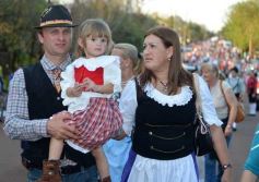 Foto de la galería: Desfile inaugural de la XXXIV Fiesta Nacional del Inmigrante