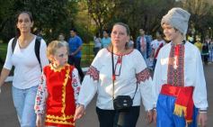 Foto de la galería: Desfile inaugural de la XXXIV Fiesta Nacional del Inmigrante