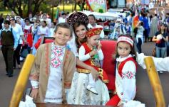 Foto de la galería: Desfile inaugural de la XXXIV Fiesta Nacional del Inmigrante