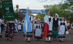 Foto de la galería: Desfile inaugural de la XXXIV Fiesta Nacional del Inmigrante