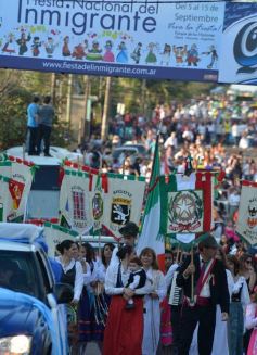Foto de la galería: Desfile inaugural de la XXXIV Fiesta Nacional del Inmigrante